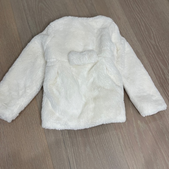 Gymboree. White faux fur jacket. Girls size 4T. EUC - Picture 4 of 4